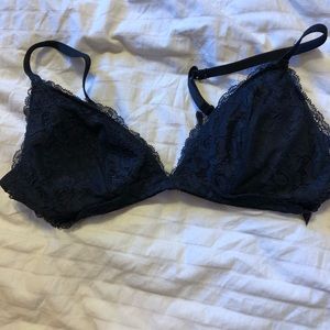 3/20$ Black lacy bralette